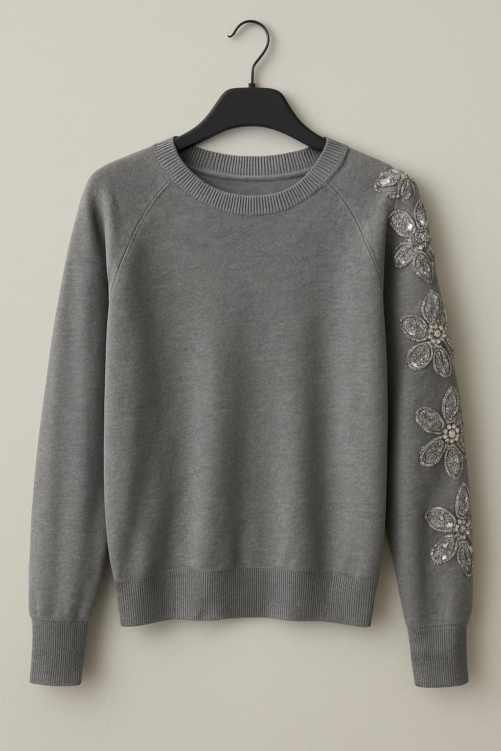 Maglione Morbido con Applicazioni Gioiello sulle Maniche
