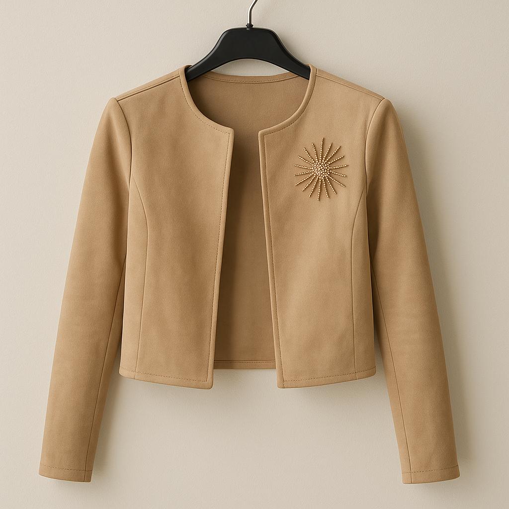 Giacca Elegante in Suédine – Modello Corto con Spilla Decorativa